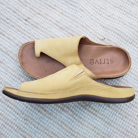 Strive 'Capri' leather toe-loop sandal in amber - size 38/7.5 - Picture 3 of 5